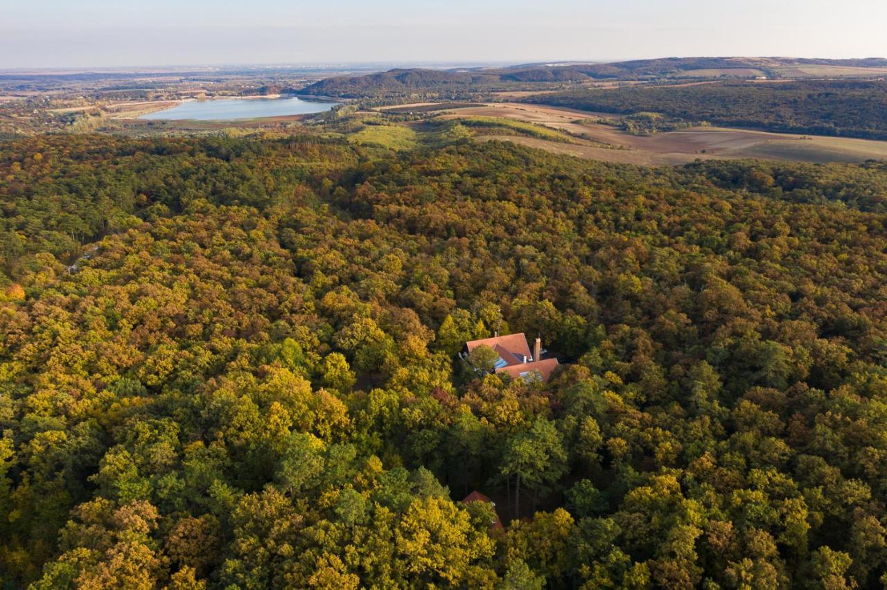 Zseri Vadaszhaz Fehérvárcsurgó Buitenkant foto